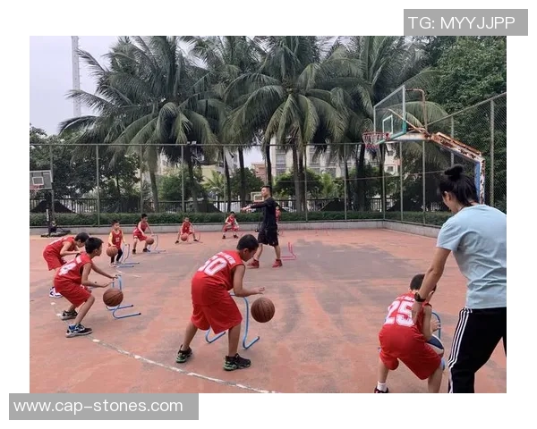 重庆篮球队战术揭秘：从基础训练到比赛策略的全景分析