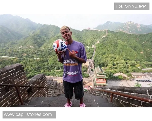 18年足球明星佩的辉煌历程与传奇瞬间回顾 18年足球明星佩的辉煌历程与传奇瞬间回顾